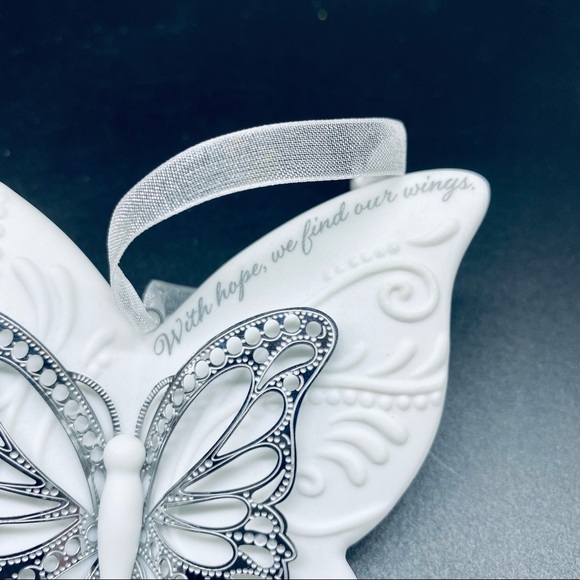 Hallmark Keepsake - 2013 ON WINGS OF HOPE Butterfly Porcelain Metal Ornament. - Picture 3 of 7